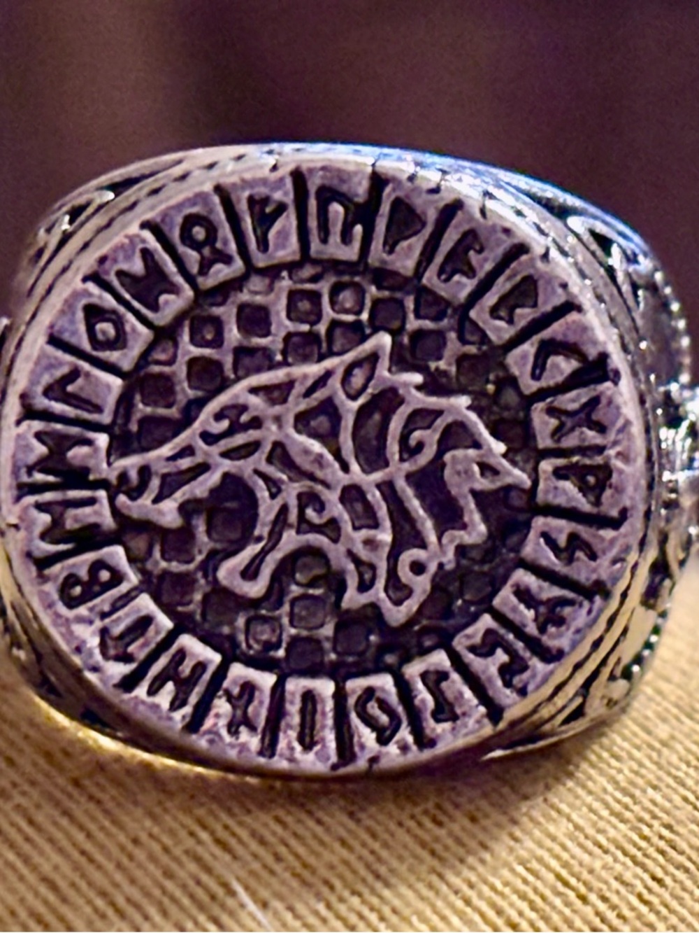 Stunning Silver 925 Wolf Rune Signet Ring - size 8